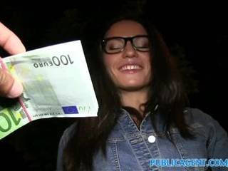 Раздевалка бассейна порно